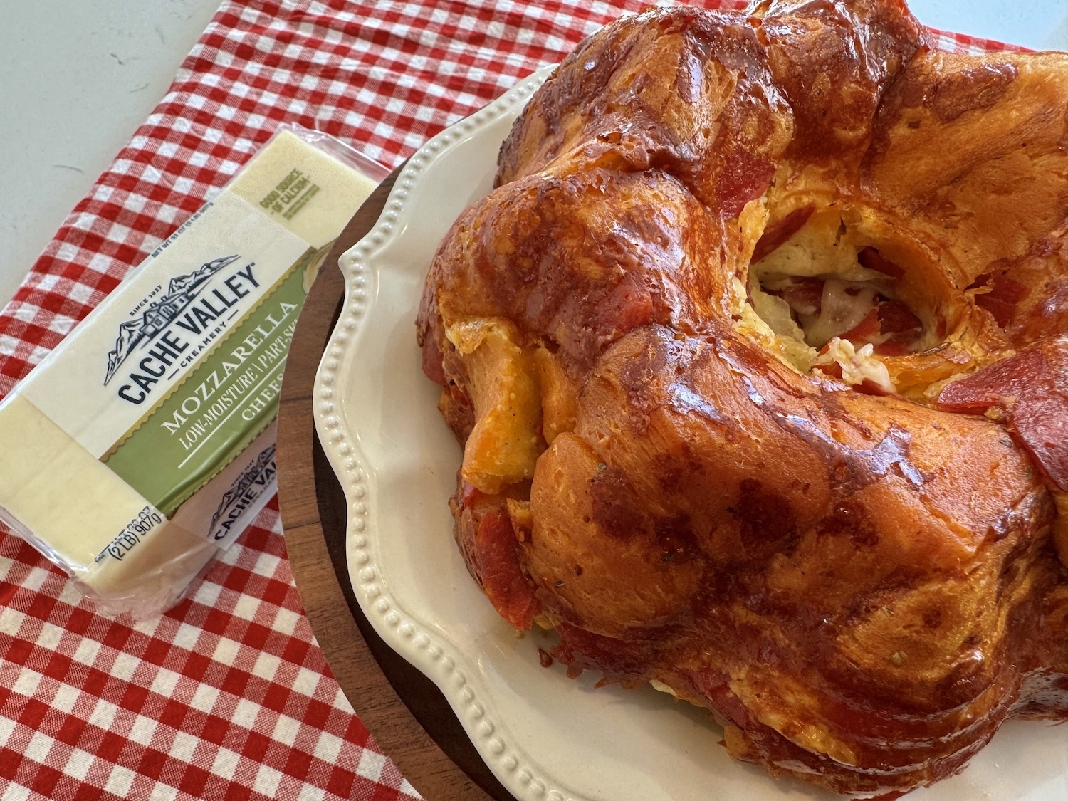Pepperoni Pizza Pull-Apart Bread recipe
