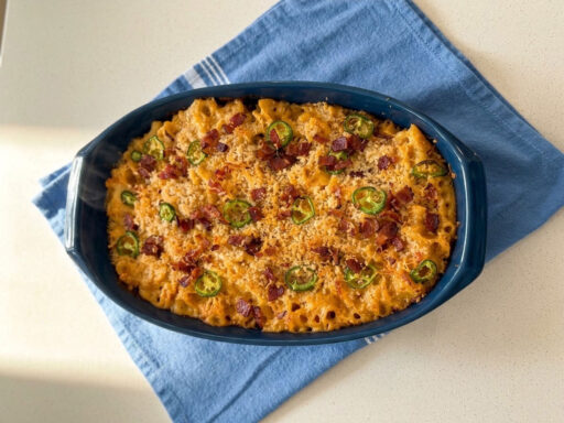 Bacon Jalapeño Mac and Cheese Casserole recipe